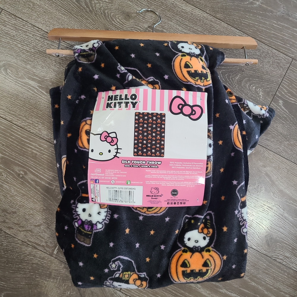 NWT Hello Kitty Halloween Silk Touch Throw Blanket